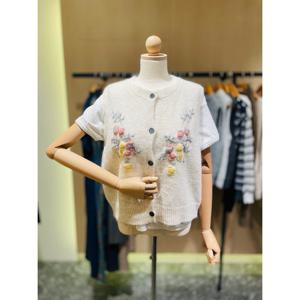 [러브앤쇼] 버튼 플라워 패치 니트조끼 GCFJGKV02