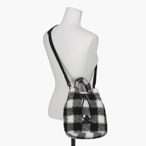 르꼬끄 [택가 99000원]우먼스 윈터 퍼 버킷백 QO422WBGO1_MUL