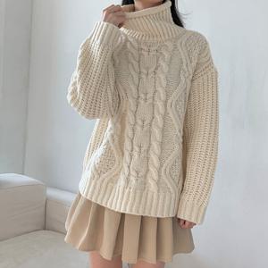 [올리비에스클로젯]도톰 꽈배기 폴라 니트_O2512KN069D