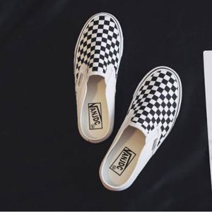 블랙 앤 화이트 체크무늬 슬립온 패션 운동화