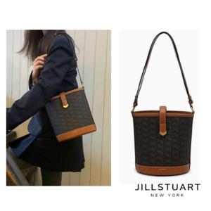 [백화점][질스튜어트] V장식 포인트 로젤라 칠링 패턴 버킷형 숄더백 JABA5E301W2