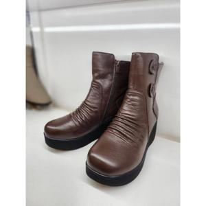 리바디 세이브존03 리바디 천연소가죽 버튼 통굽 앵클부츠 7cm AG2024RV0365A