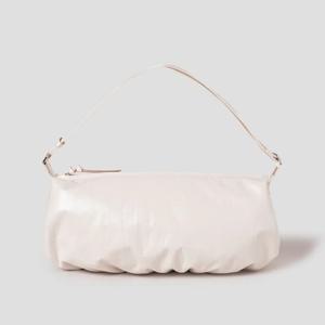 [빈폴] 윈디 셔링 크로스백 - 아이보리 BE53D3M080