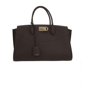 페라가모 다크 브라운 그레인드 가죽 핸드백 785996