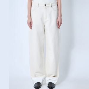 25 FW 보테가 베네타 턴업 커프 레그 미드라이즈 파이브포켓 데님 진 화이트 824659V5DV09247