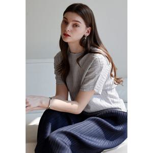 [요이츠]스퀘어 텍스처 플리츠 블라우스_YJ04WNPBL12_LG1