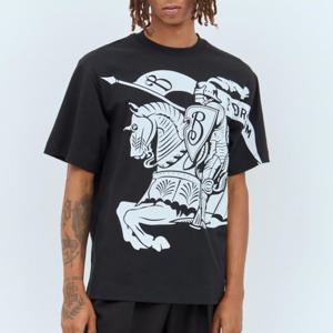 25 FW 버버리 EKD 오버사이즈 로고 프린팅 티셔츠 블랙 8095058 A1189