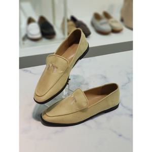 [한슈]타샤 스웨이드 리본자수 단화 로퍼 1.5cm AHS093056tm