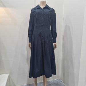 [더아이잗]더아이잗 슬릿 칼라 버튼 플리츠 원피스 IN9P0OP90