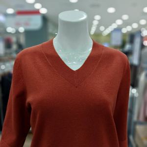 [아니베에프]브이넥 옆단트임 니트티셔츠 A58KPO530_GN