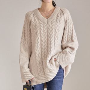 [모리스커밍홈] 루즈핏 브이넥 꽈배기 롱 니트_M2512KN157D