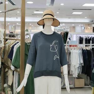 스테파니 DP01 드로잉 나염 7부 티블라우스 A24TS4310