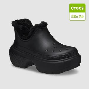 [크록스 본사]스톰프 라인드 숄티 부츠 블랙 블랙 210673-060
