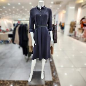 [더아이잗]하프넥 슬릿 턱 스티치 원피스 IM8A0OP01370_DJ