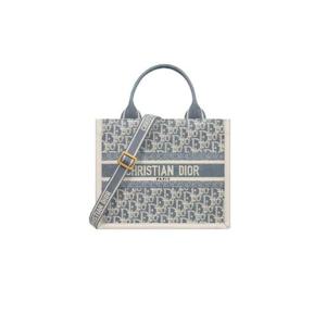 디올 스몰 디올 북 토트 디올 오블리크 자수 앤 카프스킨 블루 디올 오블리크 샴브레이 라떼 M1325CZEM-M49E