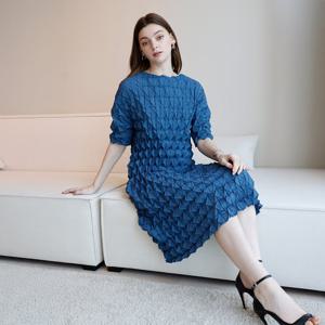 [요이츠]오리가미 텍스처 플리츠 원피스_YJ04WNPOP03_BL1