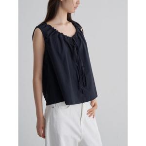 (355765LY9R) [에잇세컨즈] 코튼 슬리브리스 셔링 블라우스  네이비