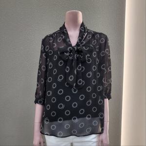 [꼼빠니아]쉬폰소재 리본 토트무늬 블라우스 CAFU5-WRB220_IC