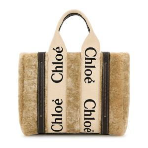 끌로에 베이지 시어링 스몰 우디 토트백 CH25WS397Q44 24M