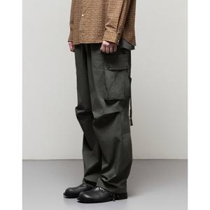 일꼬르소 25SS DRY COOL 원 턱 카고 파라수트 팬츠 그레이시 카키 IEPA5E008K5