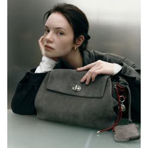 [질스튜어트핸드백][AUBE] 다크그레이 이태리스웨이드 오브 장식 숄더백 M JABA6E115 G3