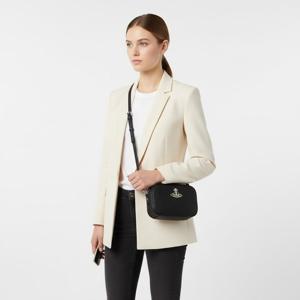 비비안웨스트우드 43030036 S000B N401 사피아노 안나 카메라백 블랙 배송