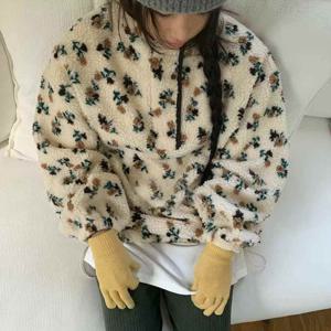 [올리비에스클로젯] 플라워 오버핏 후리스 맨투맨_O2512TS215D