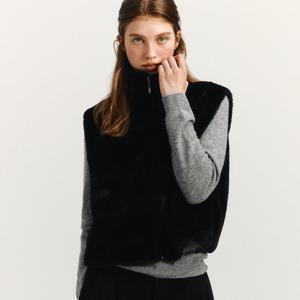 [마리끌레르][정가79,000]소프트 퍼 하이넥 집업 베스트(MAFDVT03NBK)