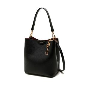 [헤지스] [소량재고][SOPHIA] 블랙 로고 참장식 버킷백M(HIBA5E803BK)