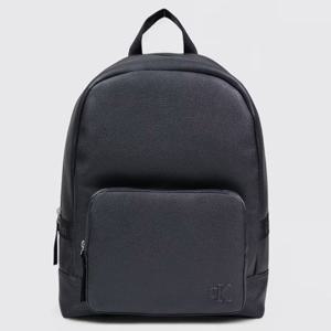 25 FW 캘빈클라인 CK 로고 엠보스 그레인 레더 라운드 백팩 블랙 LV04G3158GUB1