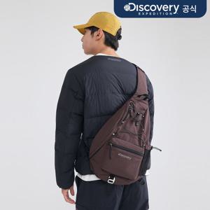 [디스커버리] 리프레임 티어 드롭 라지 슬링백 (D/BROWN) DXSG5105N-BRD