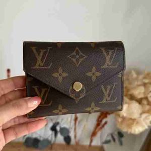 루이비통 빅토린 월릿 M62472