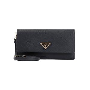 25 FW 프라다 로고 플라크 마그네틱 클래스프 미니 클러치 블랙 1NF0592DB3