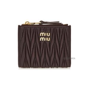 [미우미우] SS25 여성 마테라쎄 퀄팅 반지갑 5ML024 AFPP F0NBL
