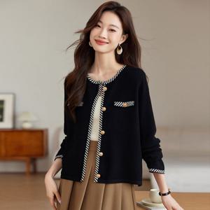 레마 라운드넥 포인트 가디건_RE3GD001