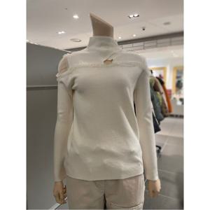 르니앤맥코이 어깨 시스루 프릴 폴라 니트 (MN02KM400FJY)