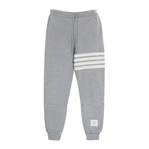 톰브라운 코튼 사선 루프백 클래식 스웨트팬츠 라이트 그레이 MJQ008H 00535 068