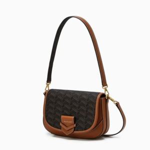 [질스튜어트] [로젤라칠링] 브라운 패턴 플랩형 새들백 JABA4E461W2