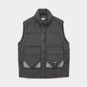 CP컴퍼니 패딩 조끼 남성 자켓 19CMVE028A 006369M 978