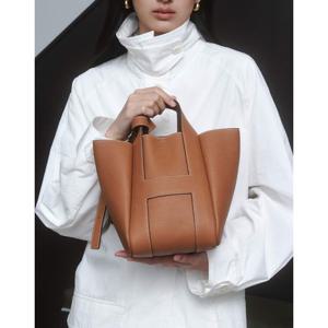 [헤지스/쇼핑백동봉]시그니처 H 브라운 레더 토트겸 숄더백M HIBA5F311W2