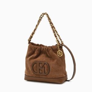 [헤지스ACC] 스웨이드 베이지 레더 퀼팅 체인 호보 숄더백 S HIBA5F593I2