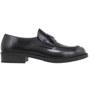 PRADA 프라다 삼각 로고 브러쉬드 가죽 로퍼 (2DE145 055 F0002)