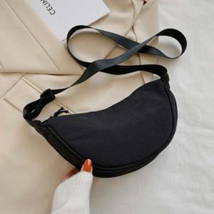 남녀공용 미니 반달 쉐입 크로스백 DHH-G69