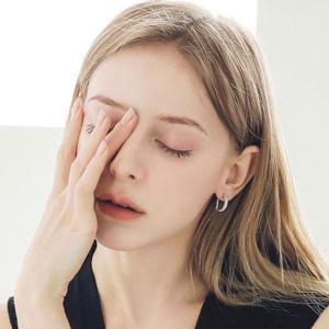 갤러리아_제이로렌 Dior 화이트 큐빅 원터치 귀걸이 M03588