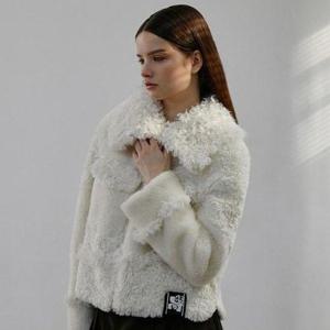 갤러리아_(24겨울) 루즈핏 페이크 퍼 무스탕 (EQ4MZ060)