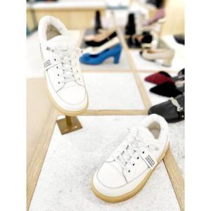 갤러리아_고세 여성 퍼 스니커즈 GZP3F107 아이보리 3CM
