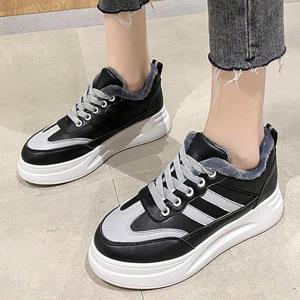 베리슈 여성 4cm 발편한 키높이 겨울 털운동화 방한 통굽 스니커즈 털신 털신발