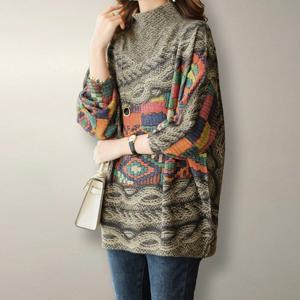 [퀸이즈] 보아 아즈텍 꽈배기 프린팅 반목 니트