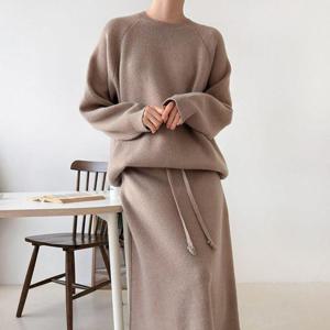 여자 래글런 비스코스 니트 롱니트치마 세트