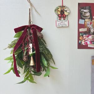 풍성한 네츄럴 그린 크리스마스 리스 가랜드 장식 Sherperd's Bush